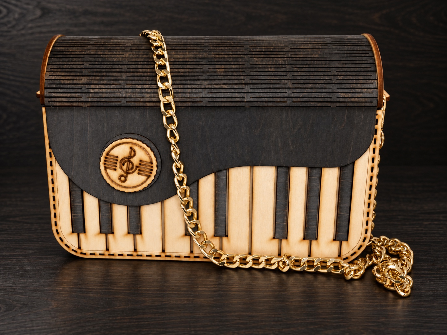 Reference SB 15 — Piano bag with treble-clef medallion — handmade