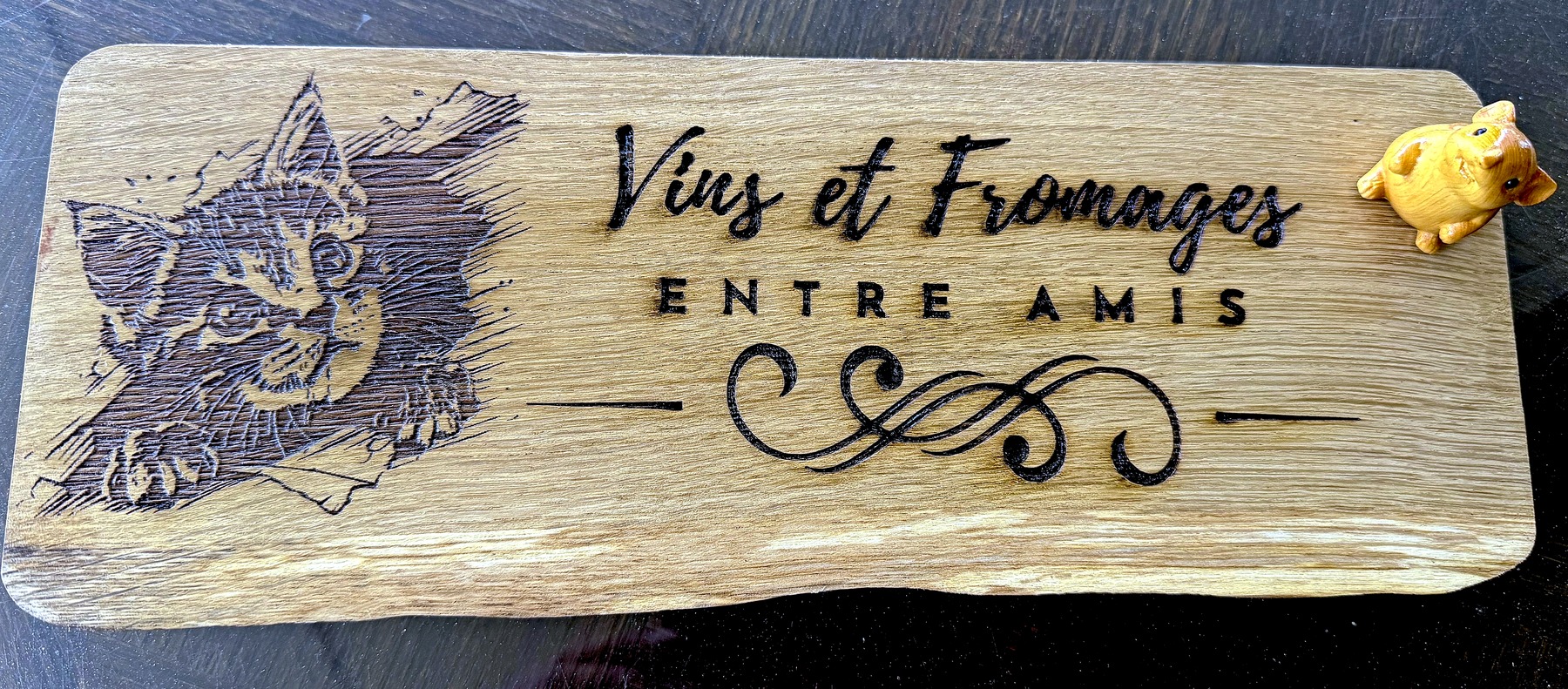Reference PL 1 — ash wine and cheese board with a three-dimensional carved mouse