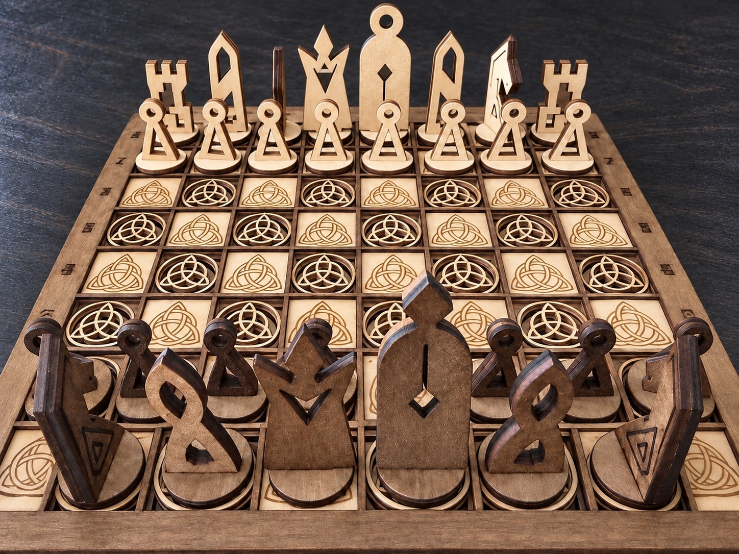 Reference JE 5b — wooden chessboard — photograph 12